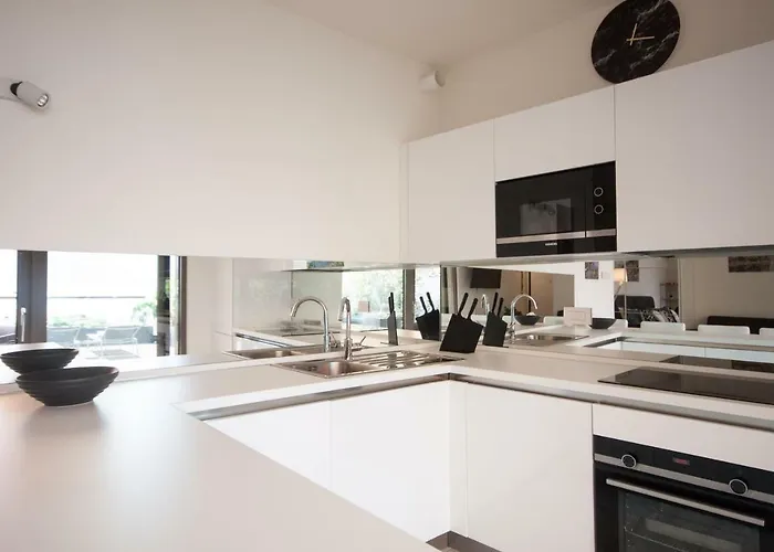 Terrazza Sul - Acquaseria, San Siro By Lovecomo Feriehus *